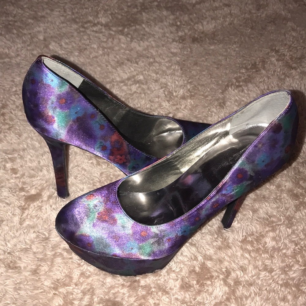 Heels - Picture 3 of 4